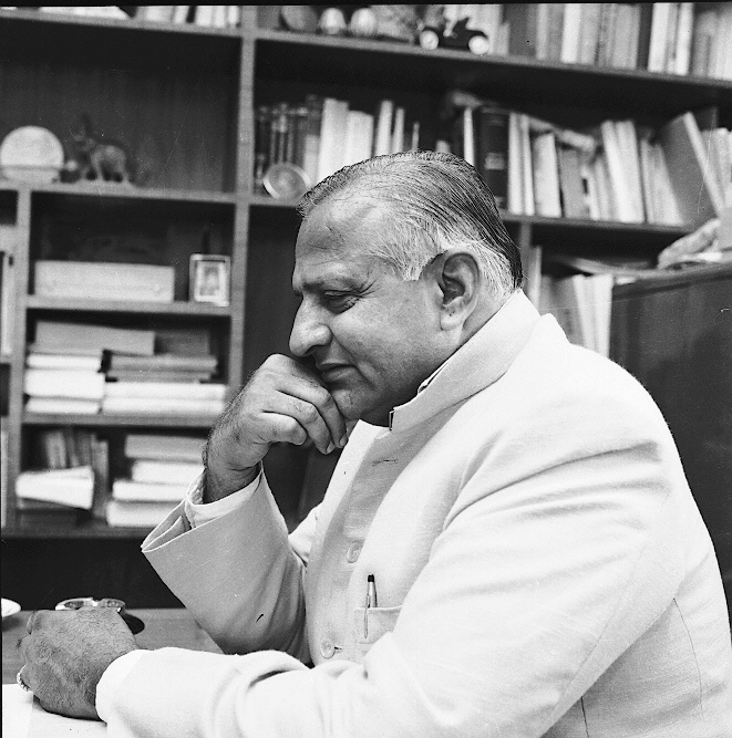 ಬರ, ಸಾವು, ಸೋಲುಗಳ ಸುಳಿಯಲ್ಲಿ ಅರಸು: ಎಂ.ರಘುಪತಿ